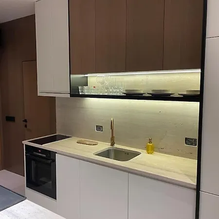 Luxury Sea View Flat Fishta 아파트